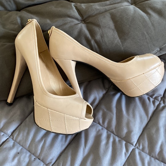 Stuart Weitzman quilted platform stiletto heels - Picture 2 of 6